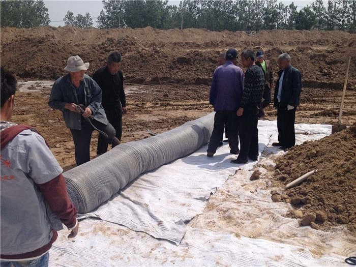 膨潤(rùn)土防水毯施工現(xiàn)場(chǎng)